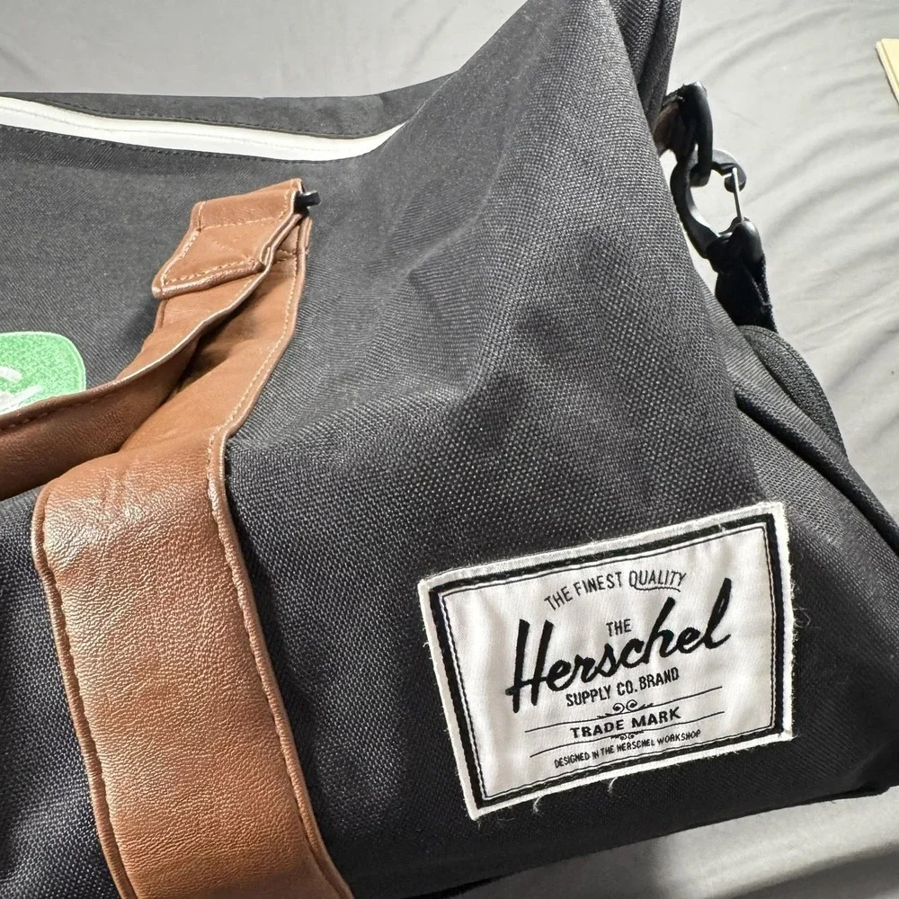 Herschel Novel Black Duffel Bag 43L‎ Carry-On Adjustable Strap Polyester Gym